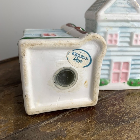 Vintage 1980s Ron Gordon Designs Ceramic Victorian House Salt & Pepper Shakers - Picture 6 of 7